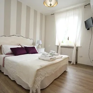 Tra I Campi Di Papaveri Bed & Breakfast Medesano